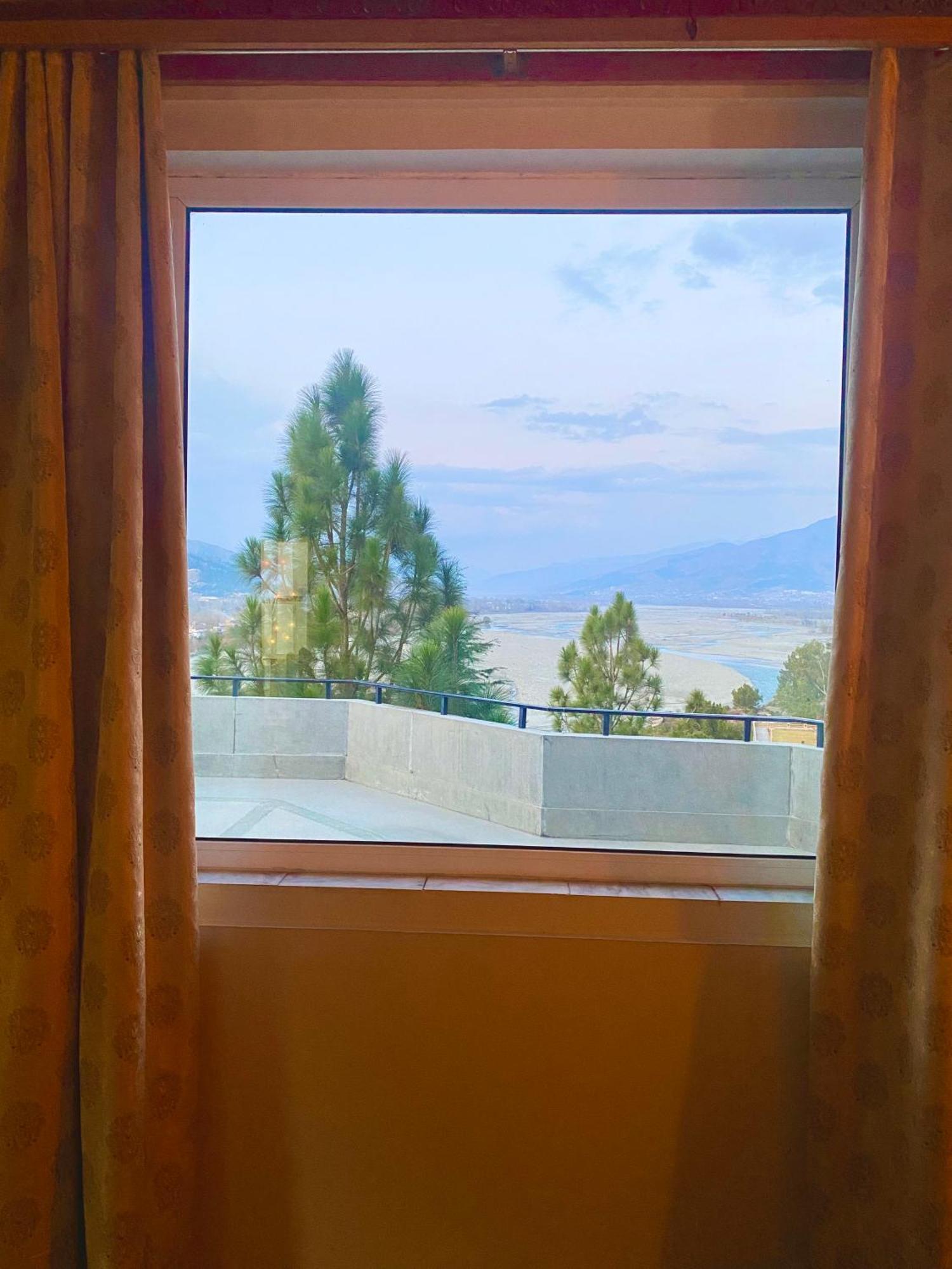 Rock City Resort Saidu Sharif Bagian luar foto