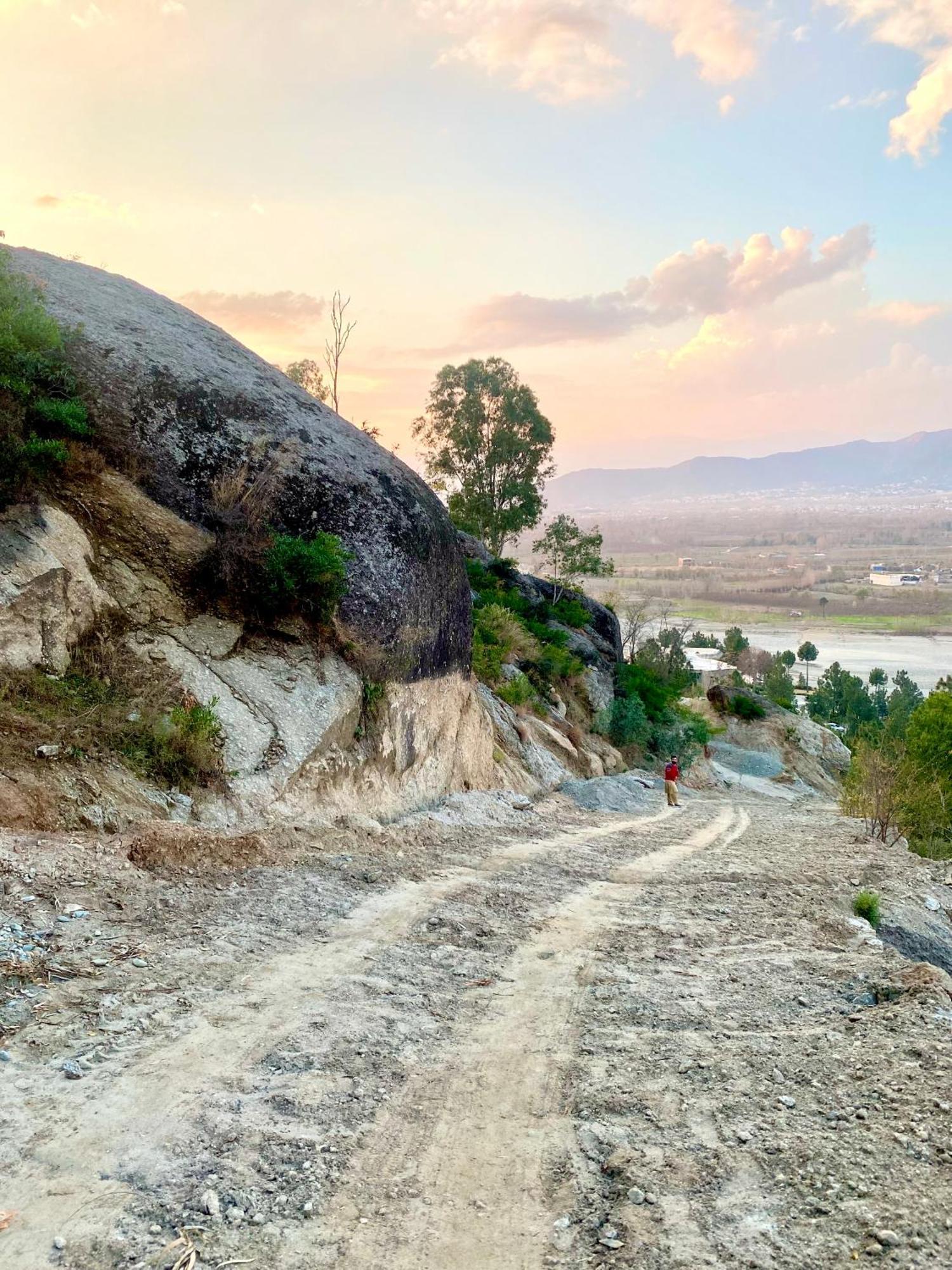 Rock City Resort Saidu Sharif Bagian luar foto