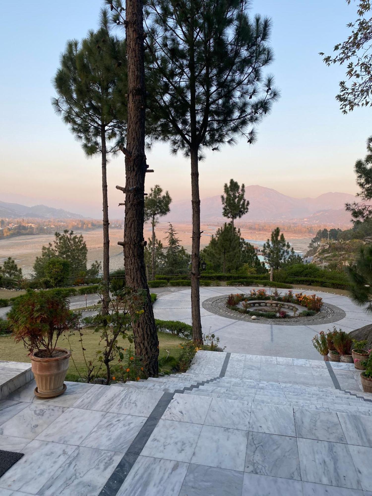 Rock City Resort Saidu Sharif Bagian luar foto